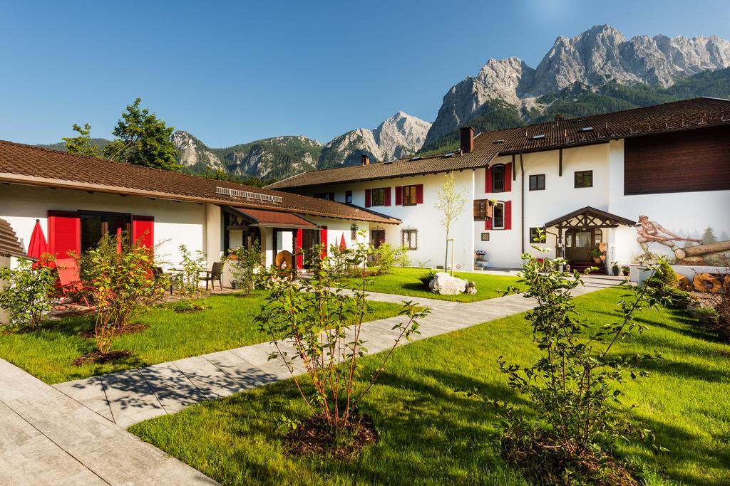 Bayern Resort Hotel - Adults Only - Mit Zugspitzblick - Eibsee-Naehe - Wellnessbereich - Naturpool Im Sommer Grainau Εξωτερικό φωτογραφία