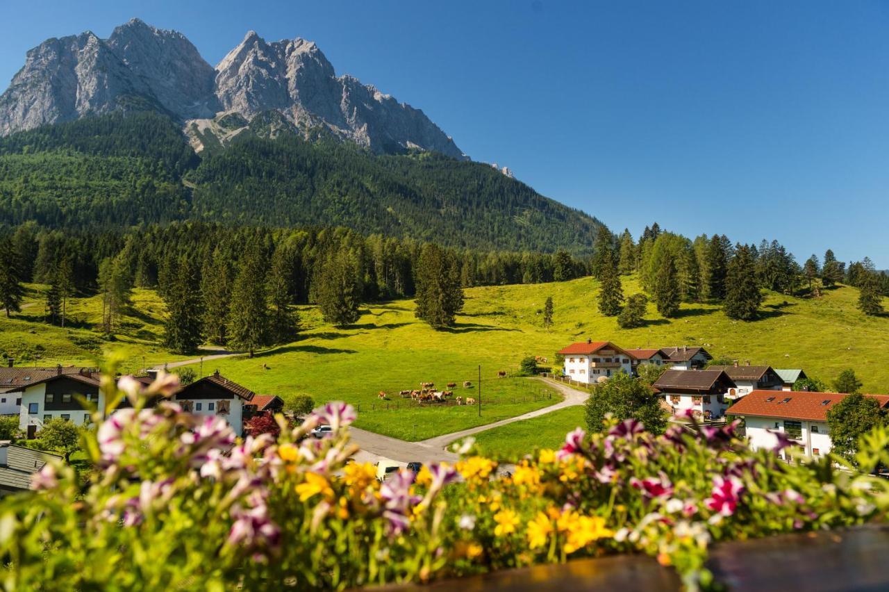 Bayern Resort Hotel - Adults Only - Mit Zugspitzblick - Eibsee-Naehe - Wellnessbereich - Naturpool Im Sommer Grainau Εξωτερικό φωτογραφία